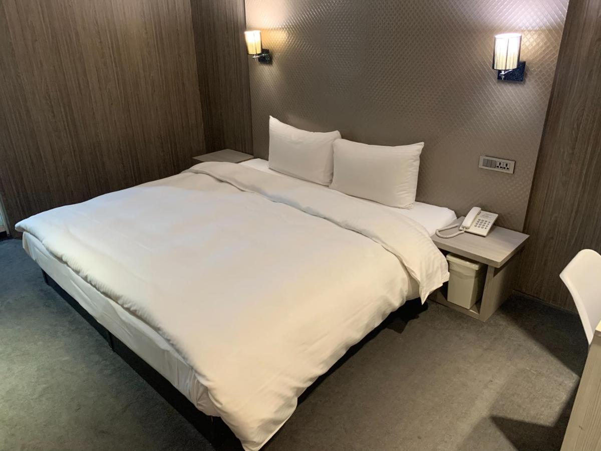 Meworld Hotel - Ximen Тайбэй Экстерьер фото