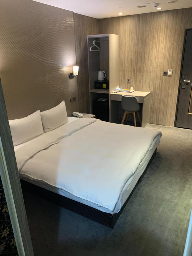 Meworld Hotel - Ximen Тайбэй Экстерьер фото