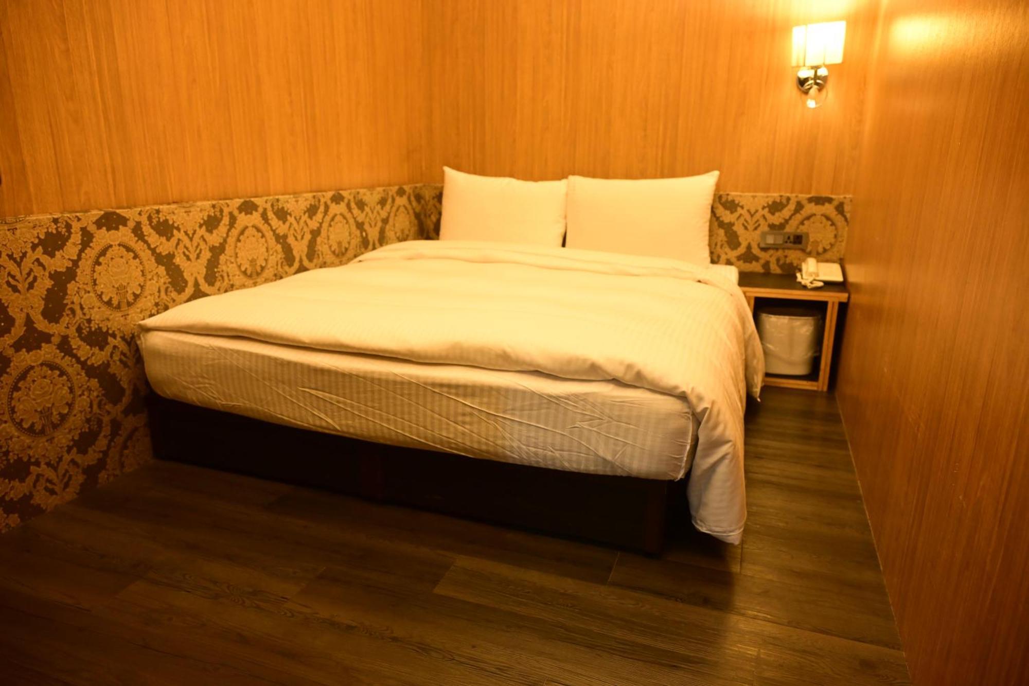 Meworld Hotel - Ximen Тайбэй Экстерьер фото